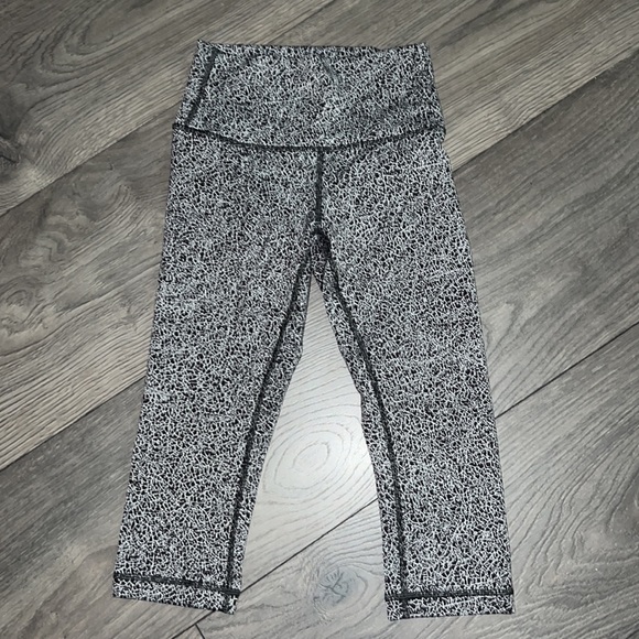 Lululemon Wunder Under Hi-Rise Size 4 with a 17" Inseam Crackle Jaquard - Picture 11 of 16